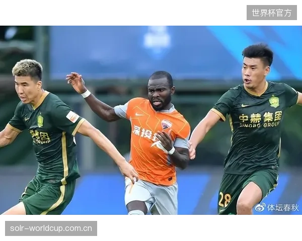后防领袖戈麦斯成双刃剑，其兇悍拦截是防线关键但也极易导致停赛。
